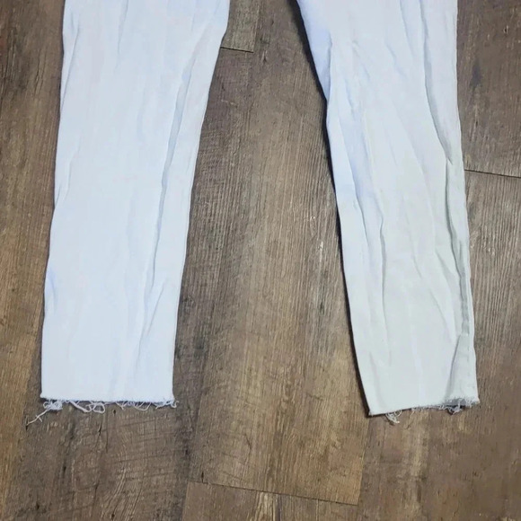 Deja Bleu - White Denim, Cropped. Distressed, Size 10 - Picture 4 of 5